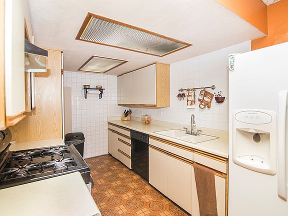 3rd image of 1451 Twining Ave