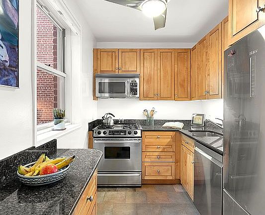 4th image of 220 Berkeley Pl APT 4B