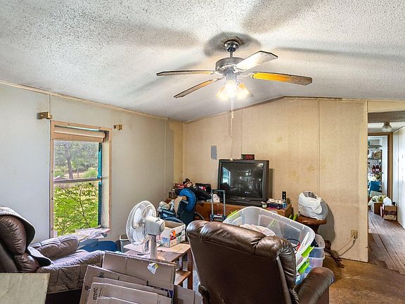 5th image of 4931 Airstrip Dr
