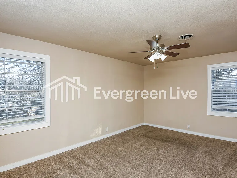 7105 Robinhood Ln — Photo 10
