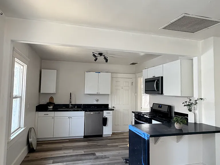 1711 Cherry St — Photo 3