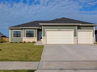 2724 NW Greenwood St, Ankeny, IA 50023