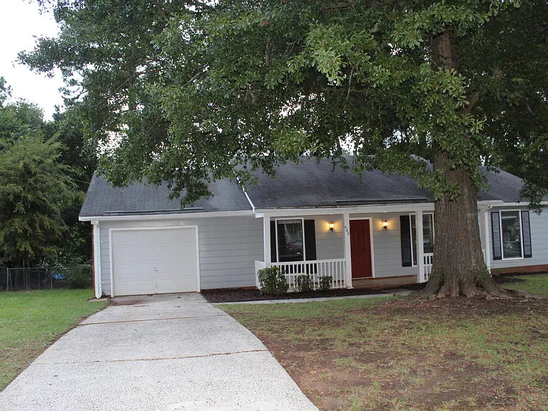446 Pheasant Run Dr — Photo 1