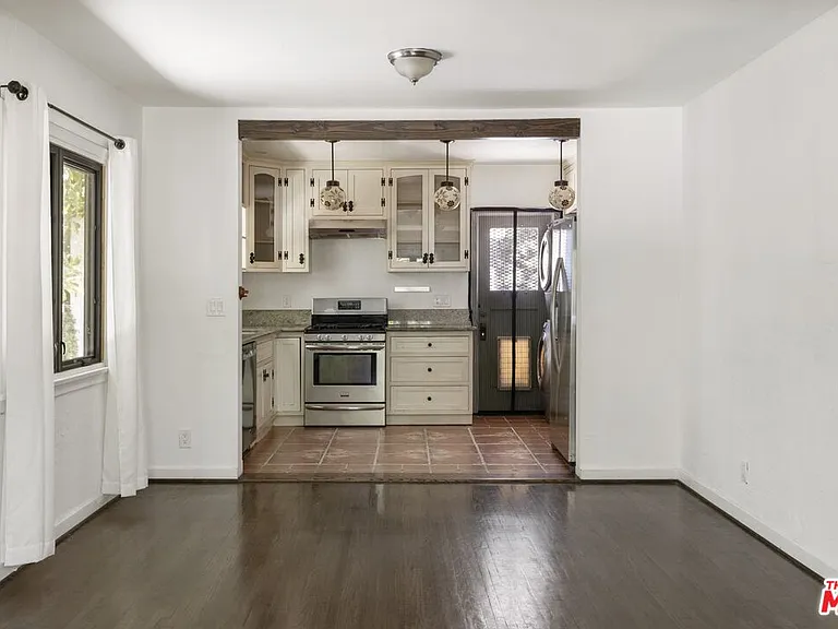 11269 La Maida St — Photo 12