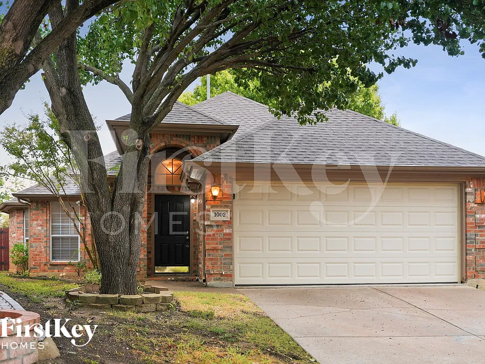 1002 Harwood Ct