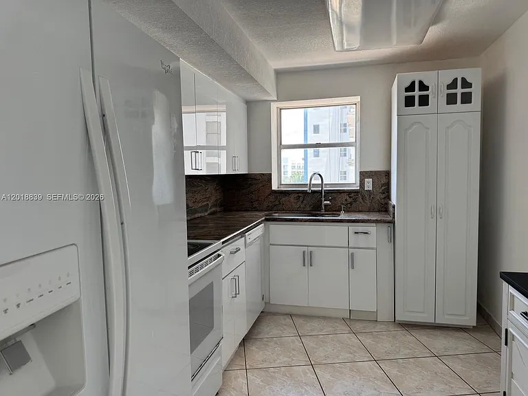 6039 Collins Ave #537 — Photo 3