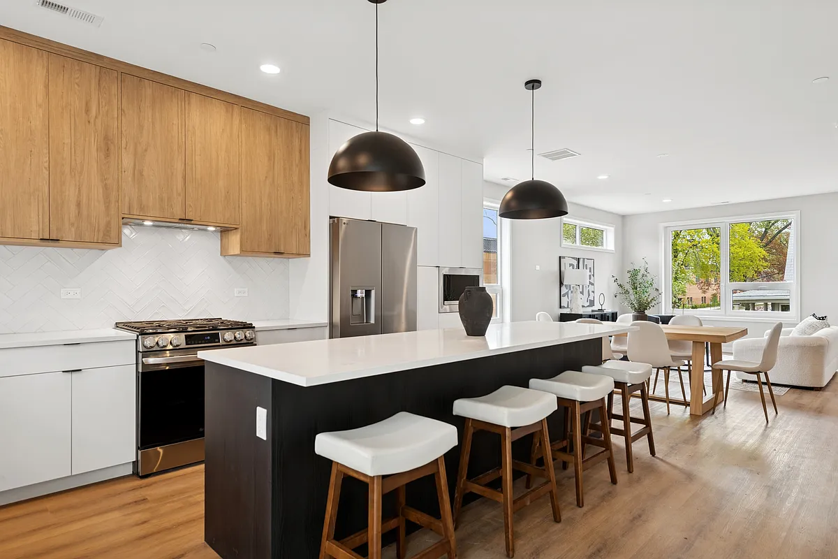 Building Photo - Beloit Townhomes