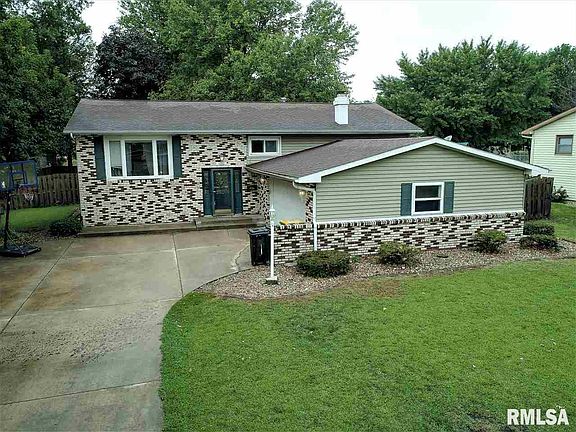 2nd image of 1060 Woodbine Cir E