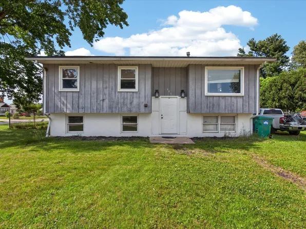 392 Fairmount Rd, Kingsford Heights, IN 46346