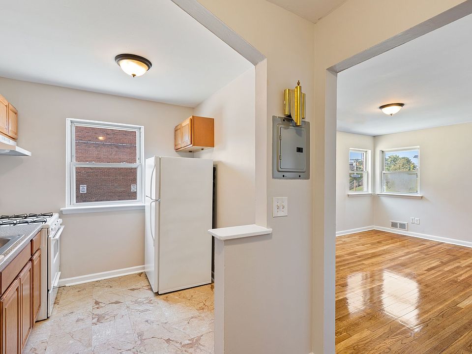 1st image of 318 Court Ave #320