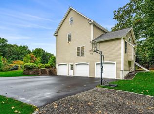 40 Northland Rd, Windham, NH 03087