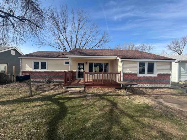 433 N Colby Ave, Valley Center, KS 67147