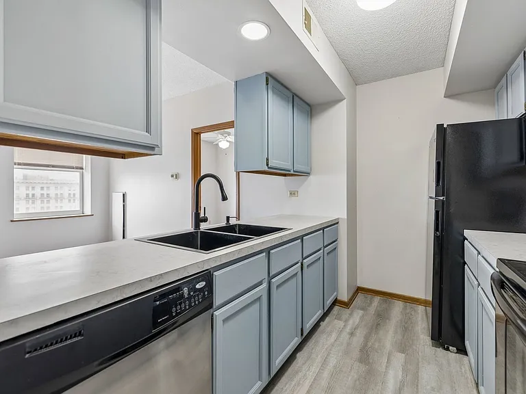139 N 11th St #1003 — Photo 7
