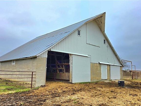 3rd image of 16494 E 300th Rd