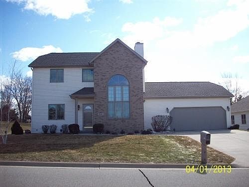1st image of 903 Shamrock Ln
