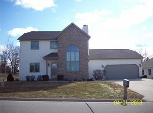 903 Shamrock Ln, Watertown, WI 53094