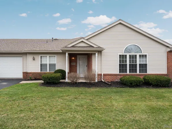 2400 Sutton Dr, Temperance, MI 48182