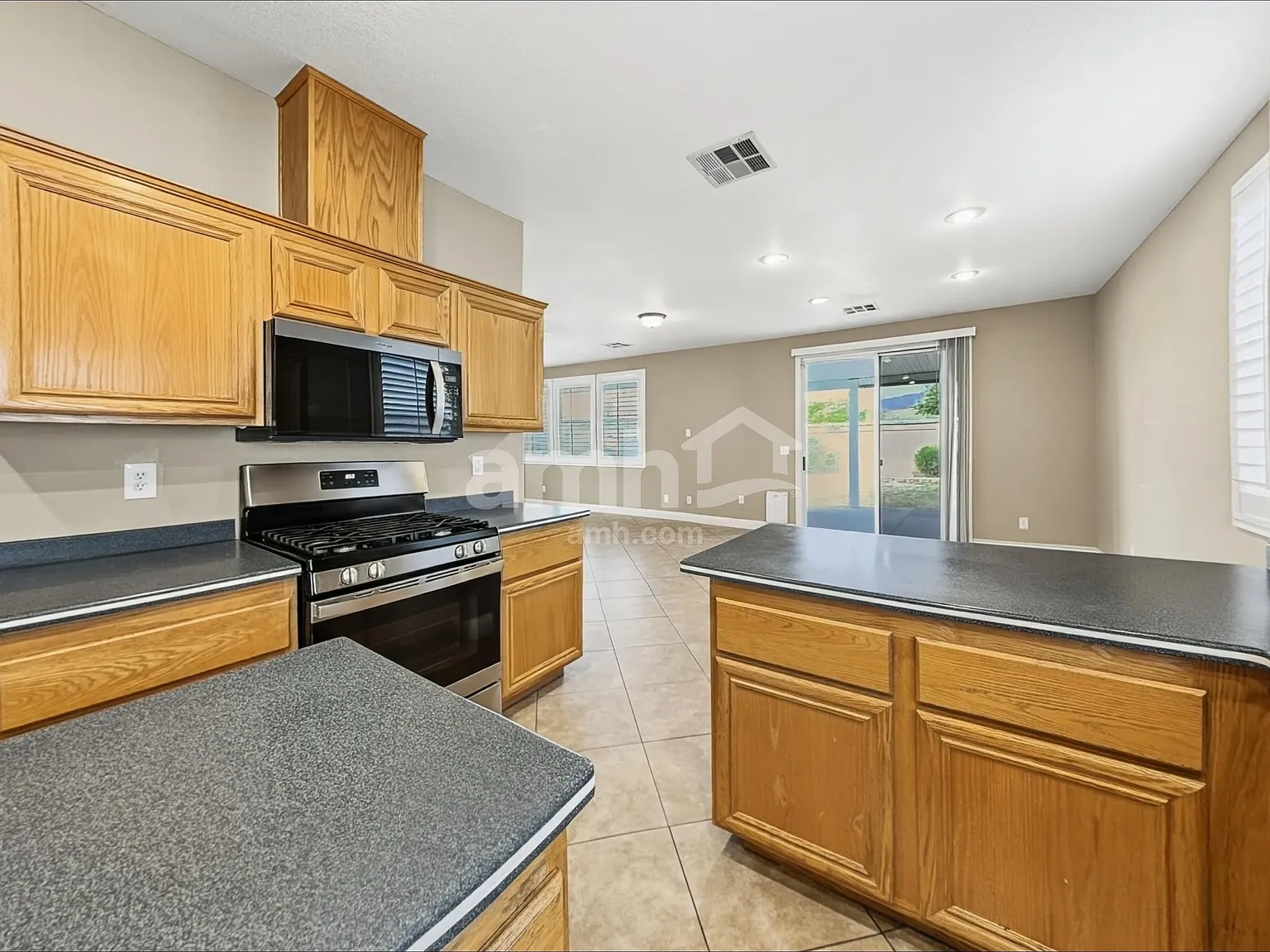 4 bed, 2.5 bath, 2313 sqft, $2,760 — Photo 3