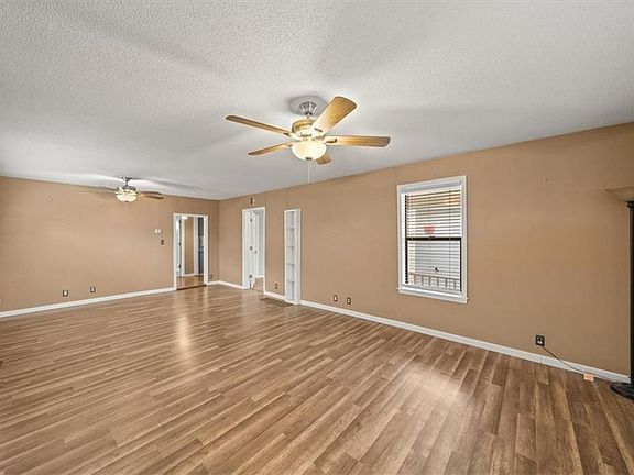 4th image of 924 Osage St