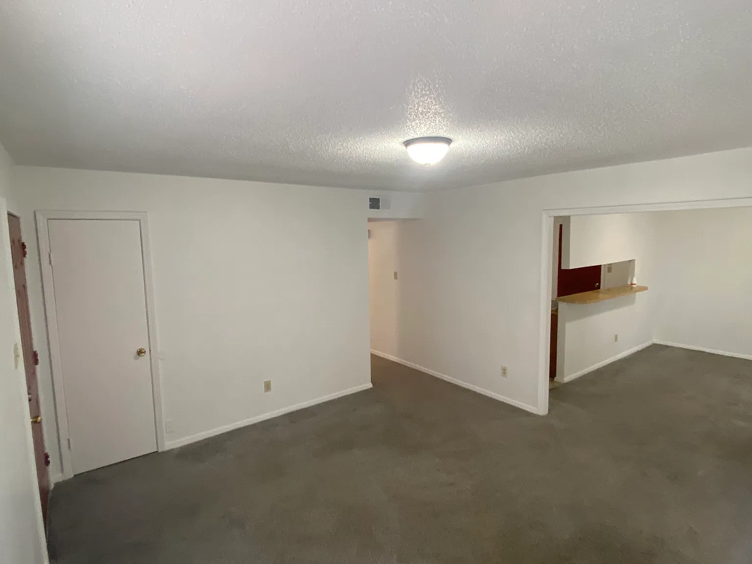 3 bed, 1042 sqft, $1,300 — Photo 2