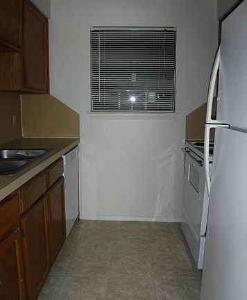 5th image of 1903 E 20th St APT 303