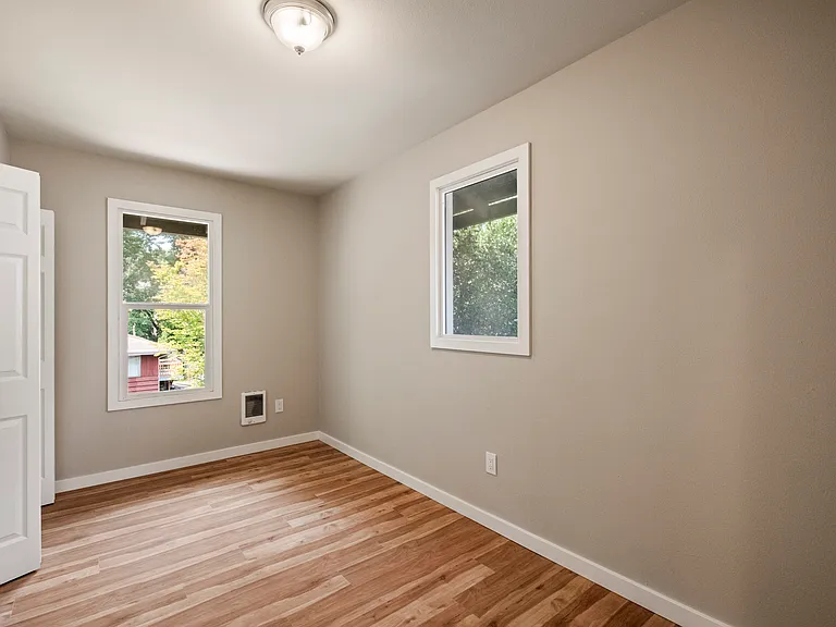 955 23rd Ave — Photo 7
