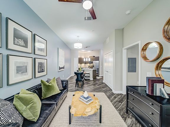 5th image of 655 Promenade APT 5000