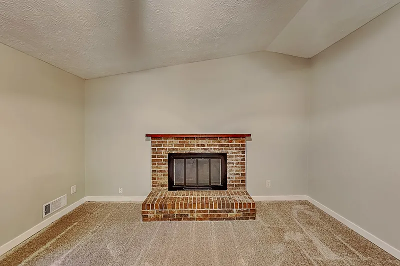 3 bed, 2.0 bath, 2035 sqft, $1,775 — Photo 4