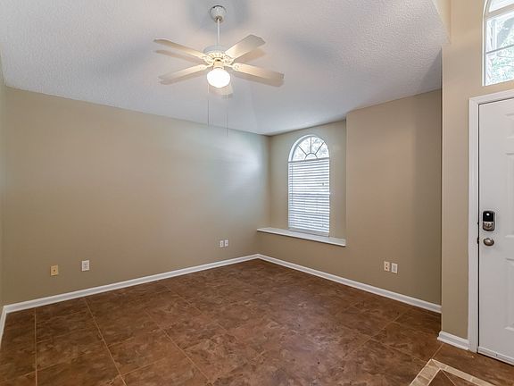 3rd image of 6163 Alpenrose Ave
