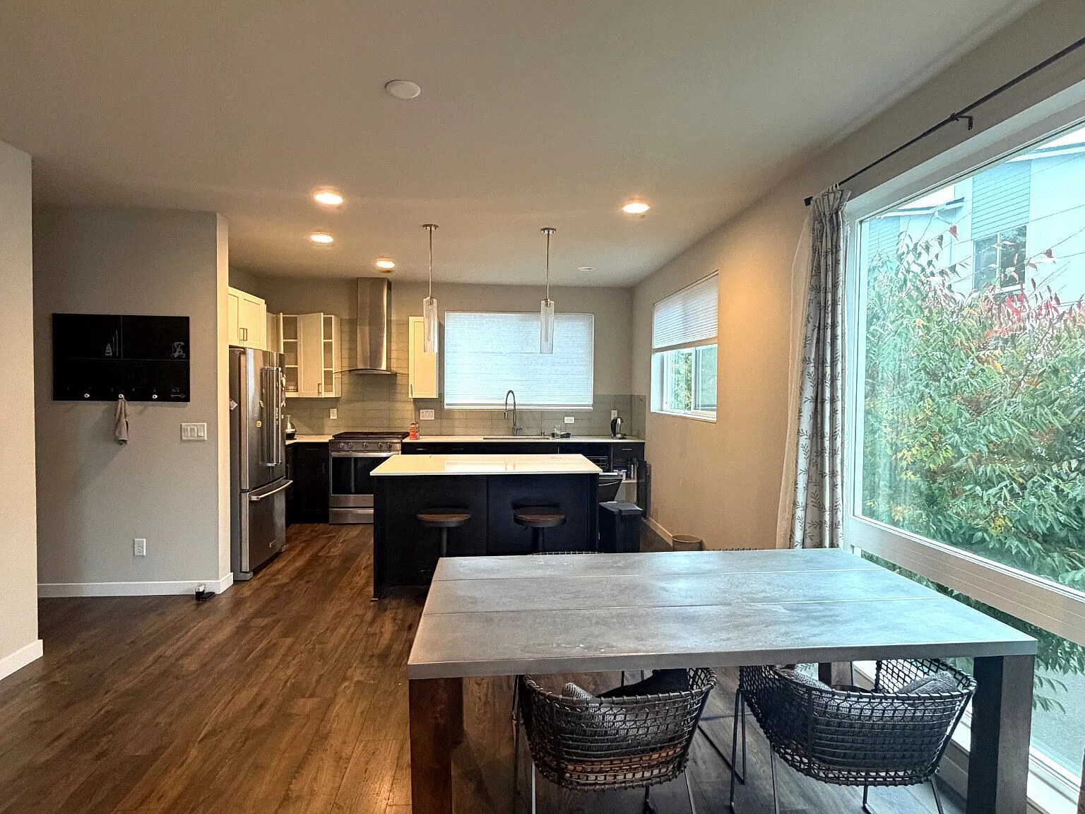 4 bed, 3.5 bath, 1784 sqft, $4,500 — Photo 3