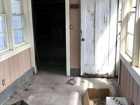3rd image of 2158 Evanston Ave