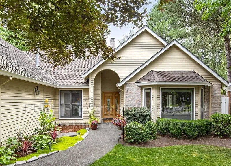 4 bed, 3.0 bath, 3161 sqft, $4,495 — Photo 1