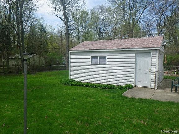 2nd image of 17219 Redwood Ave