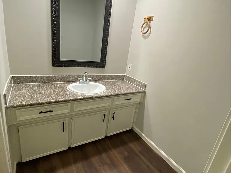 2819 Colony Dr — Photo 10