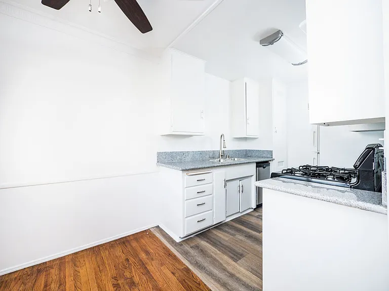 6416 Fountain Ave — Photo 12