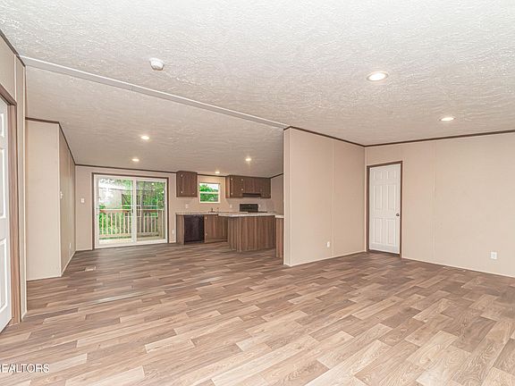 3rd image of 208 Hillside Dr