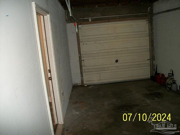 4th image of 1620 N 61st Ave