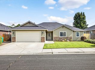 636 Sheffield Dr, Eagle Pt, OR 97524