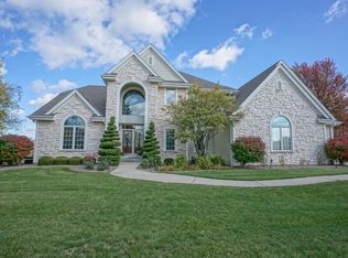W132N6550 W View Dr, Menomonee Falls, WI 53051