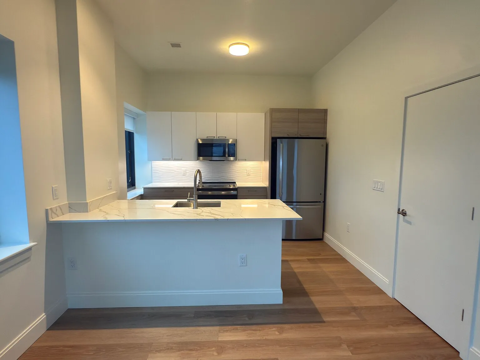 1 bed, 1.0 bath, $3,100 — Photo 2