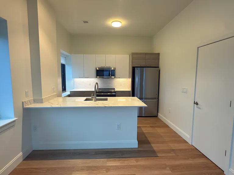 1077 Commonwealth Ave #306D — Photo 2