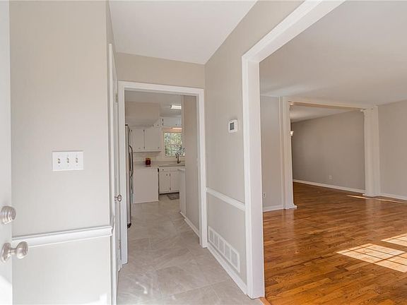 4th image of 310 Jade Cove Dr