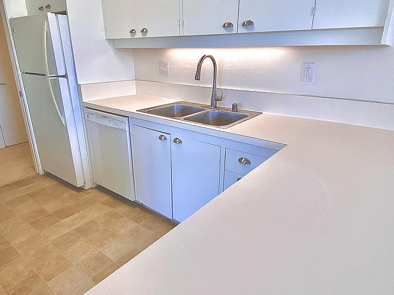Apt #304 kitchen
