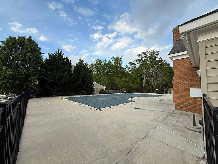 327 Daniels Dr — Photo 12