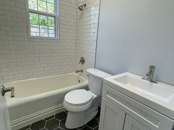 4th image of 418 E Virginia St #C