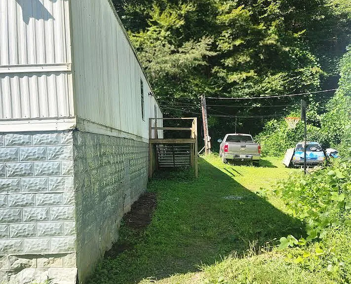 1066 Cloverhill Rd — Photo 3