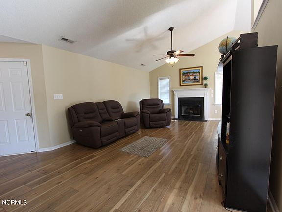 3rd image of 105 Summercreek Drive