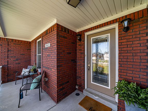 3rd image of 863 Heritage Way