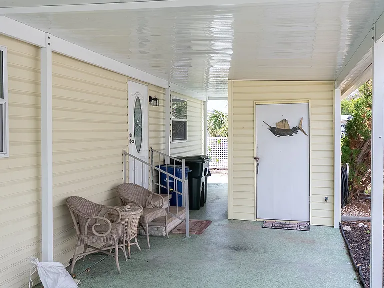 603 Locarno Dr — Photo 2