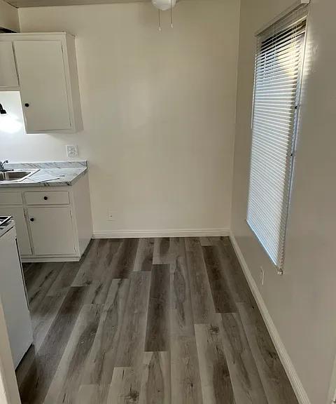 El Camino Apartments — Photo 35